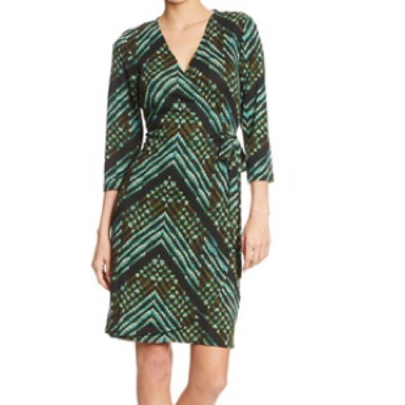 Emma & Michele Dresses & Skirts - NWT Emma & Michele Wrap Dress size Large